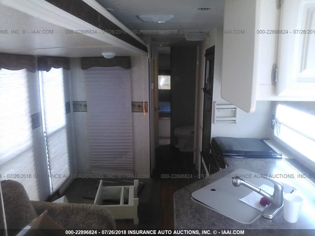 4X4TRLG26A1830130 - 2010 FOREST RIVER OTHER  白色 照片 5