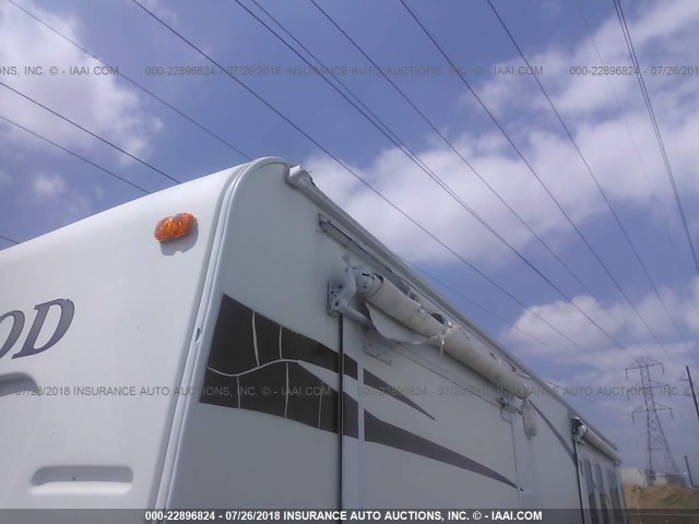 4X4TRLG26A1830130 - 2010 FOREST RIVER OTHER  白色 照片 6