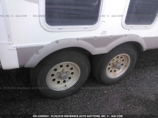 4X4TRLG26A1830130 - 2010 FOREST RIVER OTHER  白色 照片 7