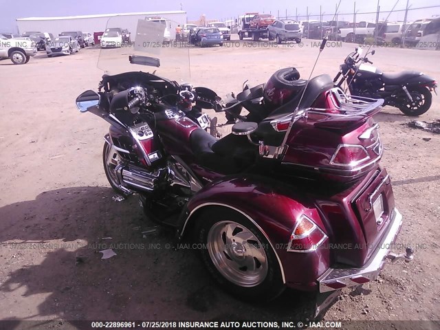 1HFSC47035A405693 - 2005 HONDA GL1800 RED photo 3