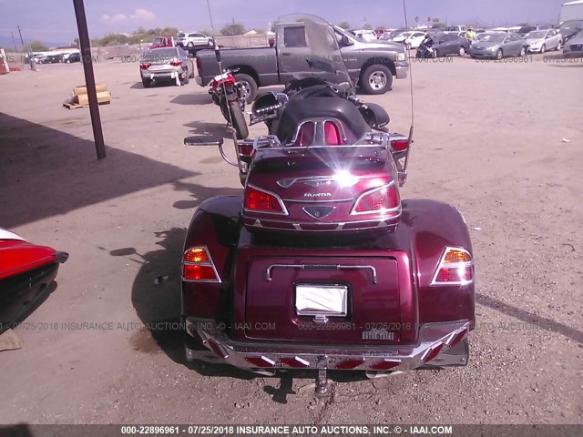 1HFSC47035A405693 - 2005 HONDA GL1800 RED photo 6