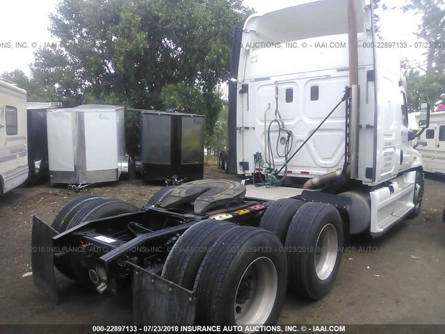 1FUJGLDR2CSBR9955 - 2012 FREIGHTLINER CASCADIA 125  WHITE photo 4