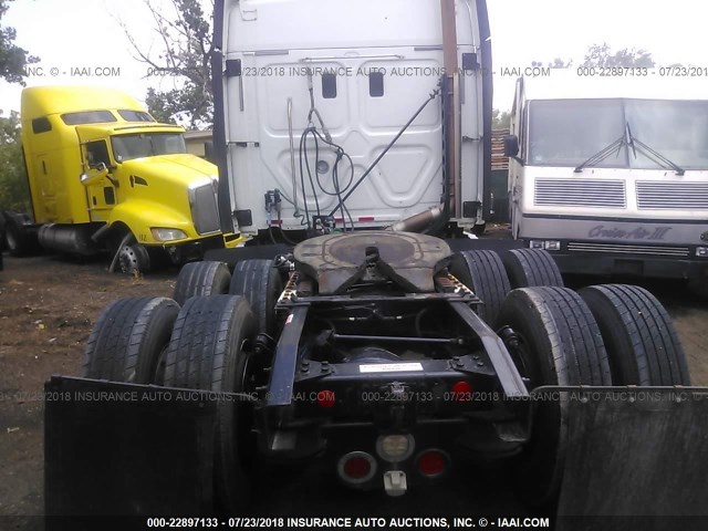 1FUJGLDR2CSBR9955 - 2012 FREIGHTLINER CASCADIA 125  WHITE photo 8