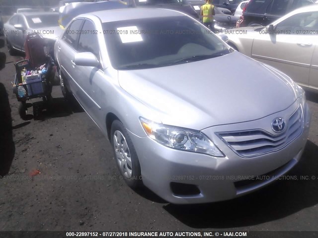 4T1BF3EKXBU164768 - 2011 TOYOTA CAMRY SE/LE/XLE SILVER photo 1