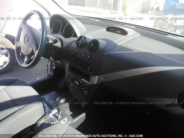 KL1TD66676B597846 - 2006 CHEVROLET AVEO LS WHITE photo 5