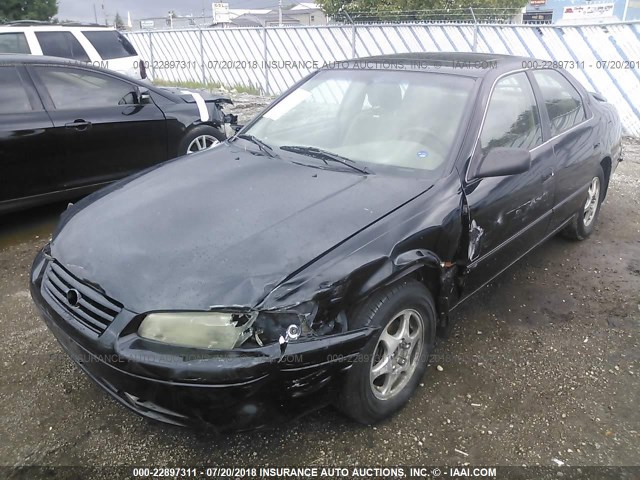 JT2BG22K8V0095048 - 1997 TOYOTA CAMRY LE/XLE BLACK photo 2