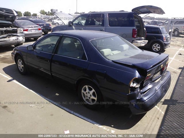 4T1BG28K6WU224604 - 1998 TOYOTA CAMRY CE/LE/XLE BLUE photo 3