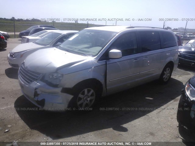 2A4RR5D17AR343709 - 2010 CHRYSLER TOWN & COUNTRY TOURING SILVER photo 2