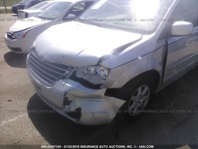 2A4RR5D17AR343709 - 2010 CHRYSLER TOWN & COUNTRY TOURING SILVER photo 6