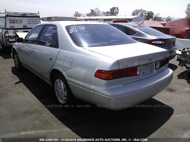 4T1BG22K2YU623974 - 2000 TOYOTA CAMRY CE/LE/XLE 银色 照片 3