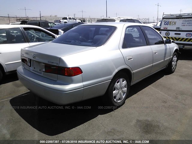 4T1BG22K2YU623974 - 2000 TOYOTA CAMRY CE/LE/XLE 银色 照片 4