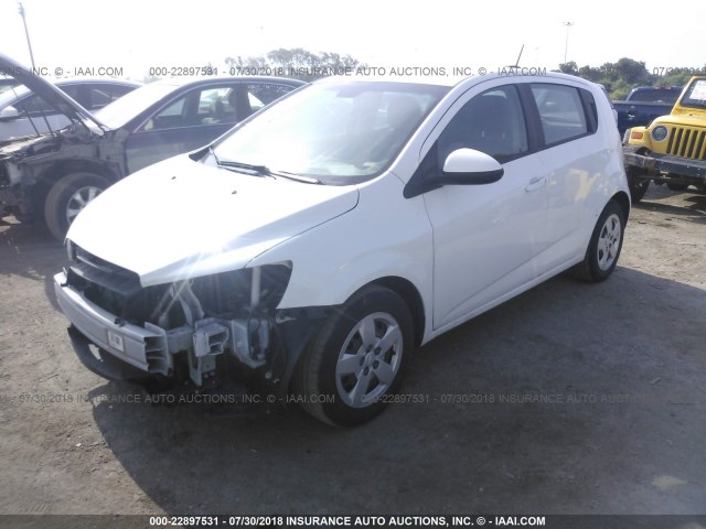 1G1JA6SH8F4195928 - 2015 CHEVROLET SONIC LS 白色 照片 2