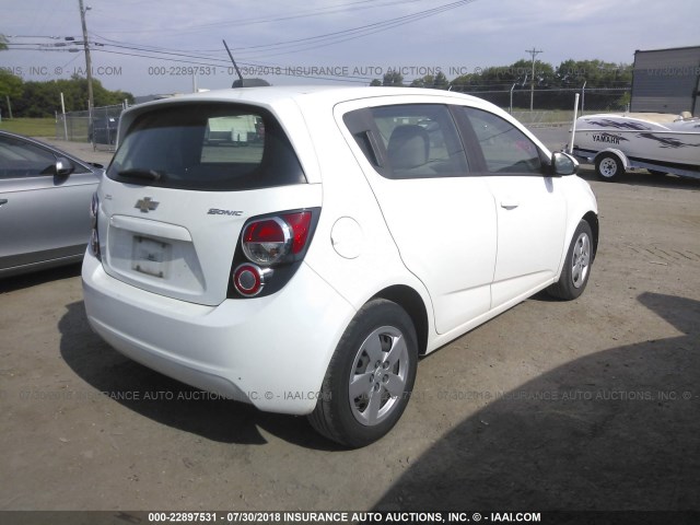 1G1JA6SH8F4195928 - 2015 CHEVROLET SONIC LS 白色 照片 4