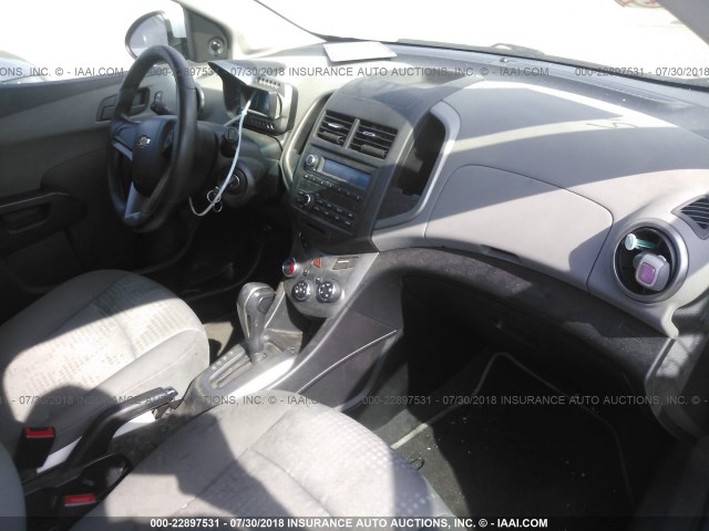 1G1JA6SH8F4195928 - 2015 CHEVROLET SONIC LS 白色 照片 5