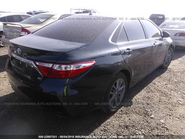 4T1BF1FK5FU949434 - 2015 TOYOTA CAMRY LE/XLE/SE/XSE GRAY photo 4