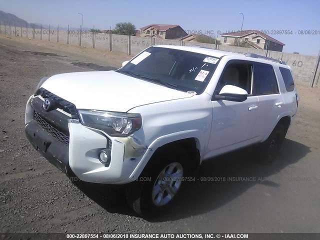 JTEBU5JR5F5237369 - 2015 TOYOTA 4RUNNER SR5/LIMITED/TRAIL/TRD PRO WHITE photo 2