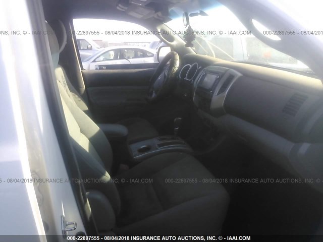 5TFJU4GN2FX085084 - 2015 TOYOTA TACOMA DOUBLE CAB PRERUNNER WHITE photo 5