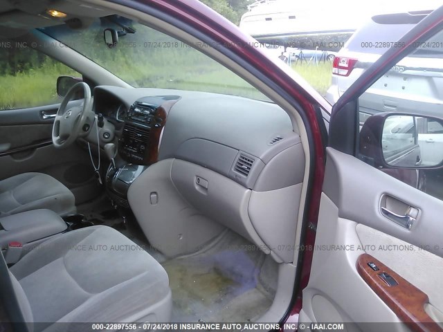 5TDZA22C95S283705 - 2005 TOYOTA SIENNA XLE/XLE LIMITED RED photo 5