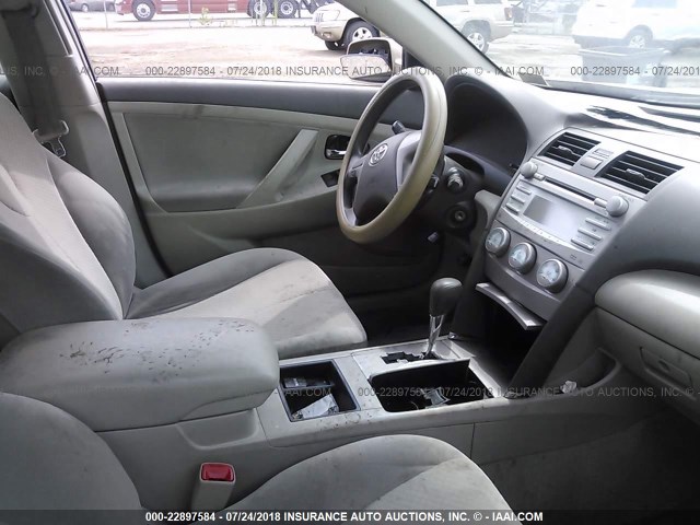 4T1BE46KX8U223785 - 2008 TOYOTA CAMRY CE/LE/XLE/SE TAN photo 5