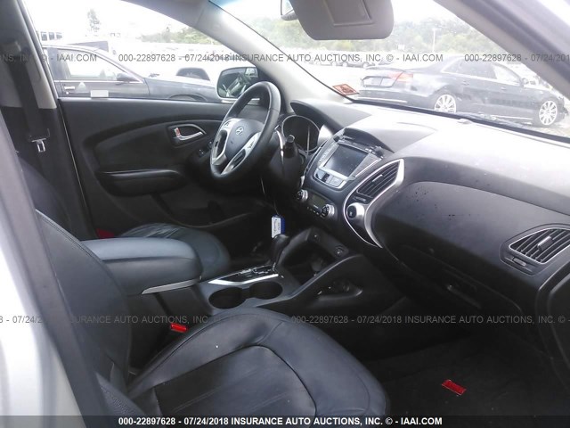 KM8JUCAC0DU623440 - 2013 HYUNDAI TUCSON GLS/LIMITED 银色 照片 5
