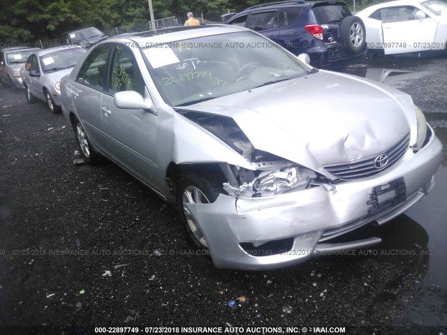 4T1BF30K55U618209 - 2005 TOYOTA CAMRY LE/XLE/SE 银色 照片 1