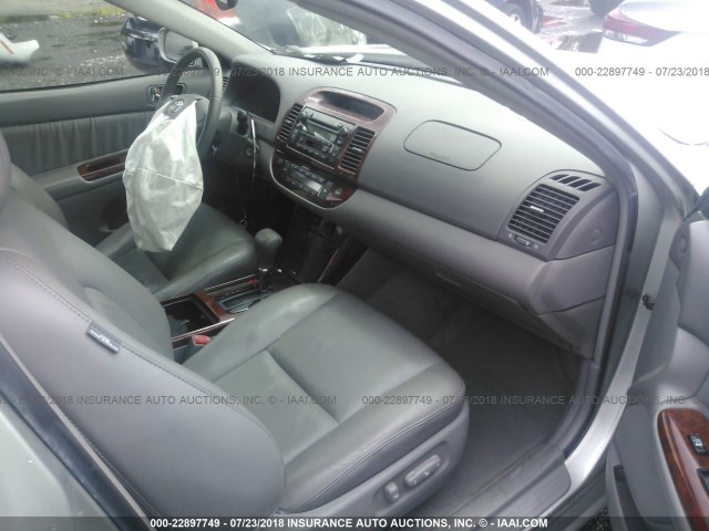 4T1BF30K55U618209 - 2005 TOYOTA CAMRY LE/XLE/SE 银色 照片 5