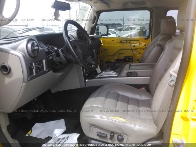 5GRGN23UX3H136828 - 2003 HUMMER H2 YELLOW photo 5