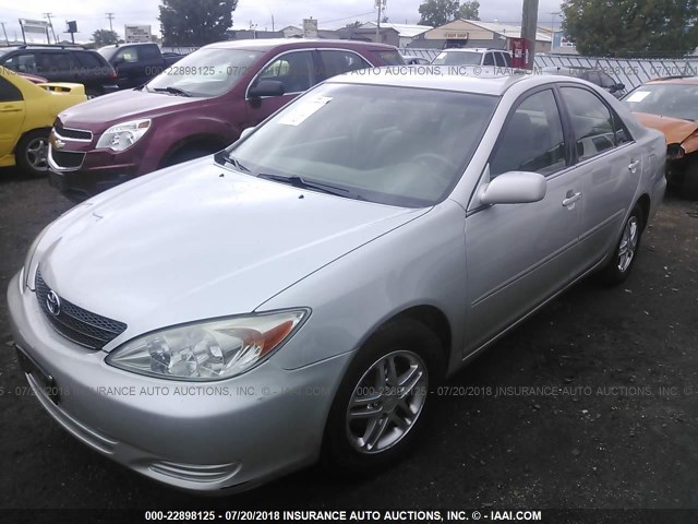 4T1BE32K73U644548 - 2003 TOYOTA CAMRY LE/XLE/SE ვერცხლისფერი ფოტო 2