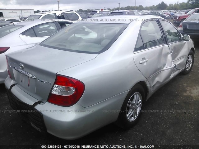 4T1BE32K73U644548 - 2003 TOYOTA CAMRY LE/XLE/SE ვერცხლისფერი ფოტო 4