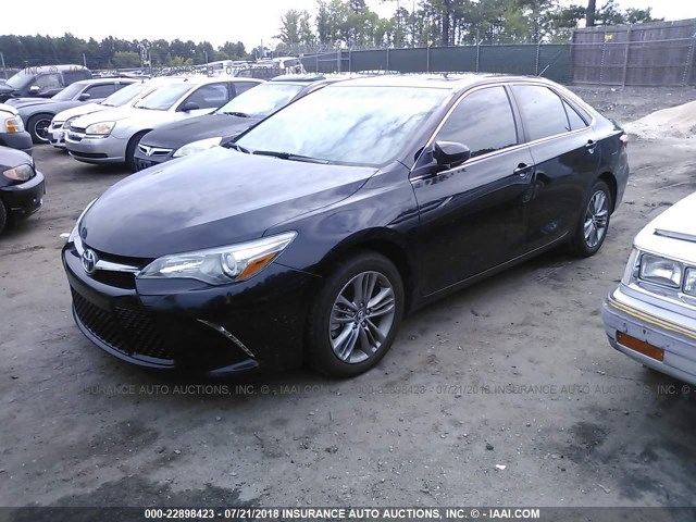 4T1BF1FKXGU129383 - 2016 TOYOTA CAMRY LE/XLE/SE/XSE BLACK photo 2