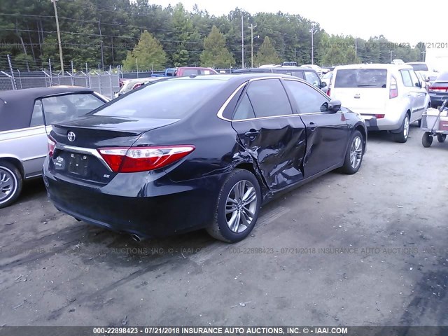 4T1BF1FKXGU129383 - 2016 TOYOTA CAMRY LE/XLE/SE/XSE BLACK photo 4