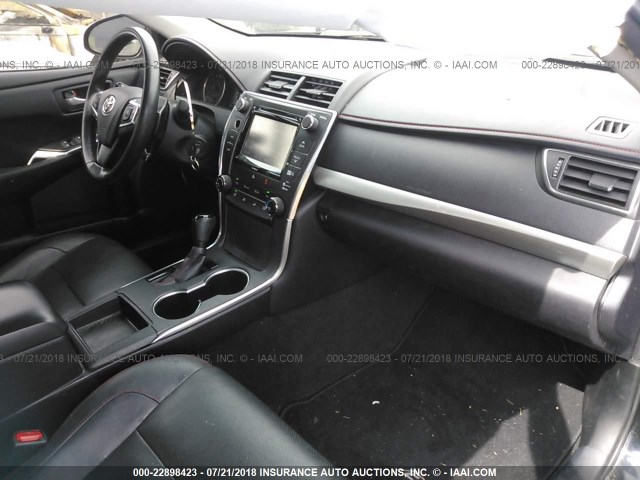 4T1BF1FKXGU129383 - 2016 TOYOTA CAMRY LE/XLE/SE/XSE BLACK photo 5