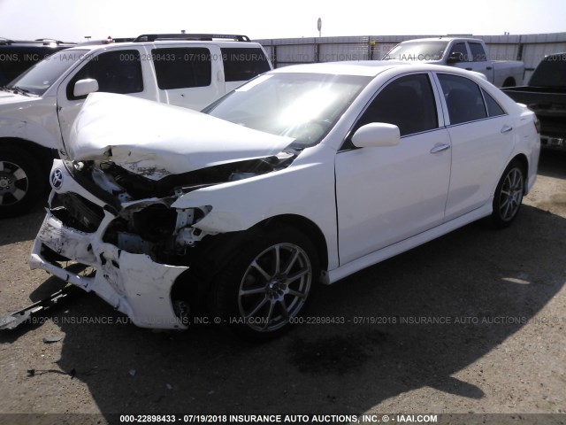 4T1BF3EK1BU598884 - 2011 TOYOTA CAMRY SE/LE/XLE WHITE photo 2