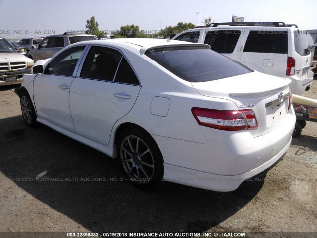 4T1BF3EK1BU598884 - 2011 TOYOTA CAMRY SE/LE/XLE WHITE photo 3
