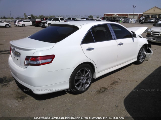 4T1BF3EK1BU598884 - 2011 TOYOTA CAMRY SE/LE/XLE WHITE photo 4