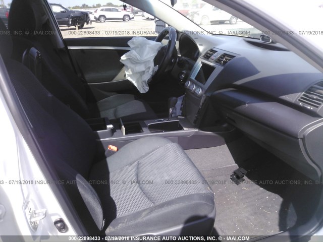 4T1BF3EK1BU598884 - 2011 TOYOTA CAMRY SE/LE/XLE WHITE photo 5