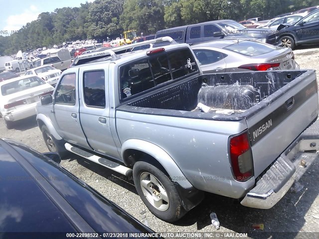 1N6ED27T3YC383445 - 2000 NISSAN FRONTIER CREW CAB XE/CREW CAB SE SILVER photo 3