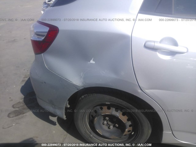2T1KU40E09C054353 - 2009 TOYOTA COROLLA MATRIX  SILVER photo 6