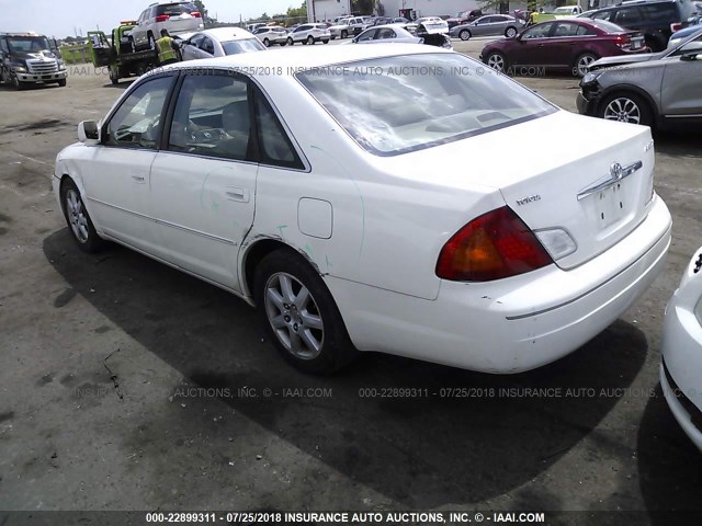 4T1BF28B7YU002885 - 2000 TOYOTA AVALON XL/XLS WHITE photo 3