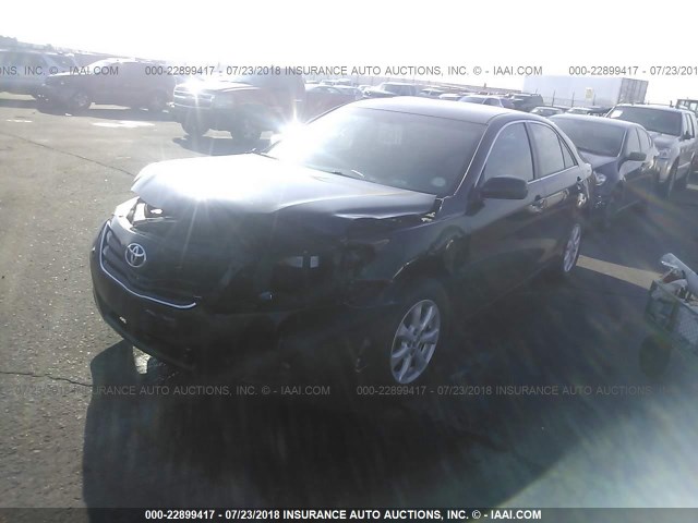 4T1BF3EK8BU680322 - 2011 TOYOTA CAMRY SE/LE/XLE შავი ფოტო 2