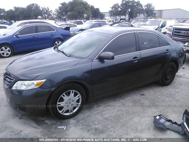 4T1BF3EK7AU073049 - 2010 TOYOTA CAMRY SE/LE/XLE 灰色 照片 2