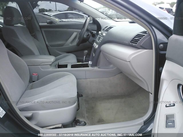 4T1BF3EK7AU073049 - 2010 TOYOTA CAMRY SE/LE/XLE 灰色 照片 5