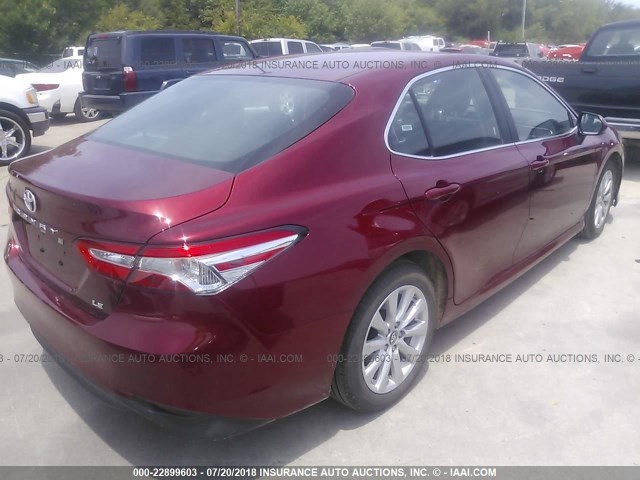 4T1B11HK1JU588692 - 2018 TOYOTA CAMRY L/LE/XLE/SE/XSE RED photo 4