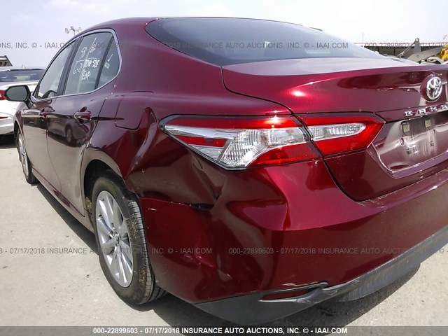 4T1B11HK1JU588692 - 2018 TOYOTA CAMRY L/LE/XLE/SE/XSE RED photo 6