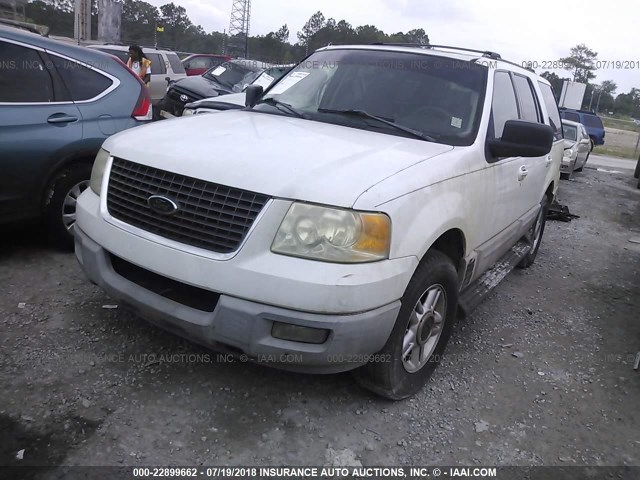1FMRU15W93LB44157 - 2003 FORD EXPEDITION XLT WHITE photo 2