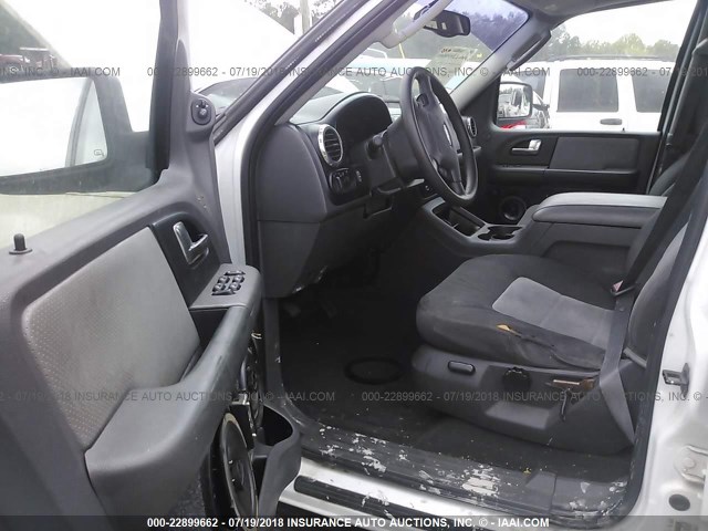 1FMRU15W93LB44157 - 2003 FORD EXPEDITION XLT WHITE photo 5