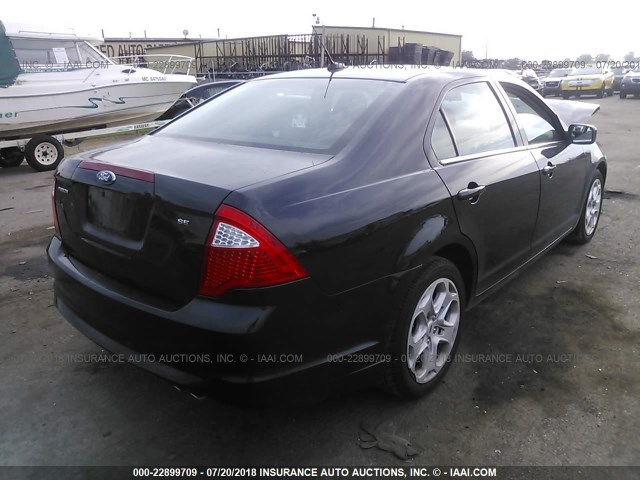 3FAHP0HA2AR239147 - 2010 FORD FUSION SE BLACK photo 4