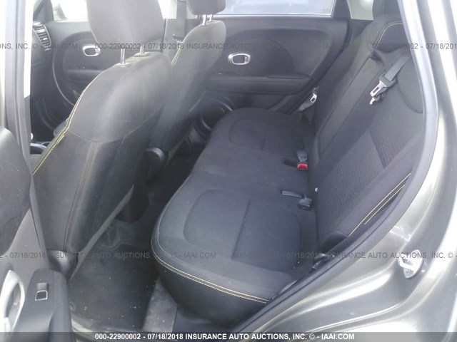KNDJP3A54J7538074 - 2018 KIA SOUL + GRAY photo 8