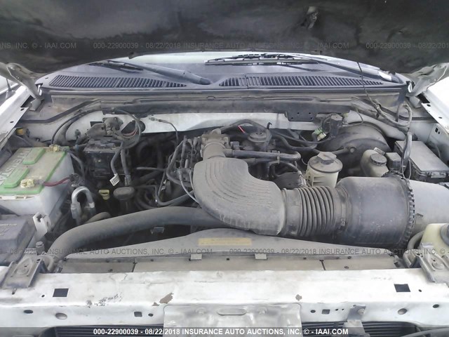 1FMRU17L4XLB42633 - 1999 FORD EXPEDITION WHITE photo 9