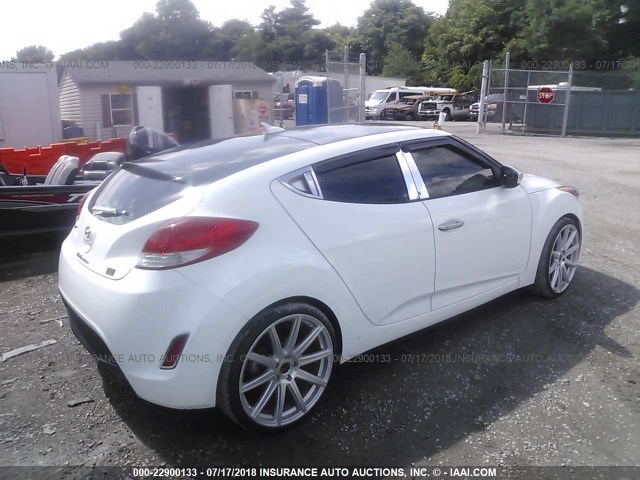 KMHTC6AD5FU218392 - 2015 HYUNDAI VELOSTER WHITE photo 4